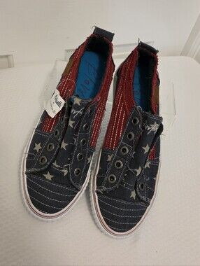 EUC Blowfish Malibu Women's Star-Print Slip-On Sneakers in Navy and Red Size 7